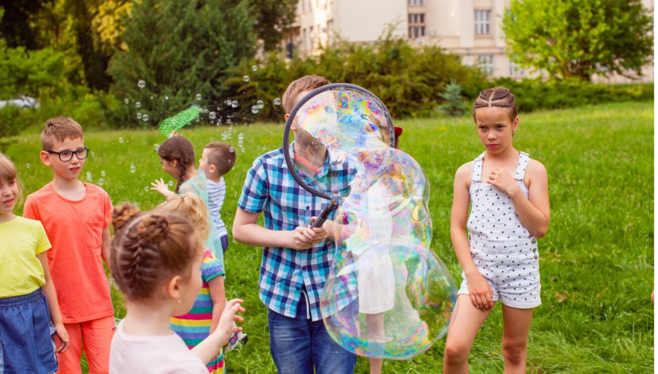 Make your own soap bubbles 11 Recipe for extra large soap bubbles