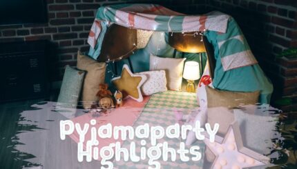 Gemütliches Kissenlager mit Decken, Lichterkette und Kuscheltieren in einem selbstgebauten Zelt – perfekte Deko und Stimmung für eine Pyjamaparty für Kinder.